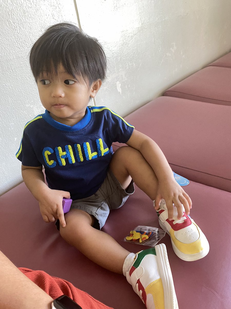 Starlegne's tweet image. free toothbrush and floss for the bubba. 🦷
#dentalhealth 
#firstappointment