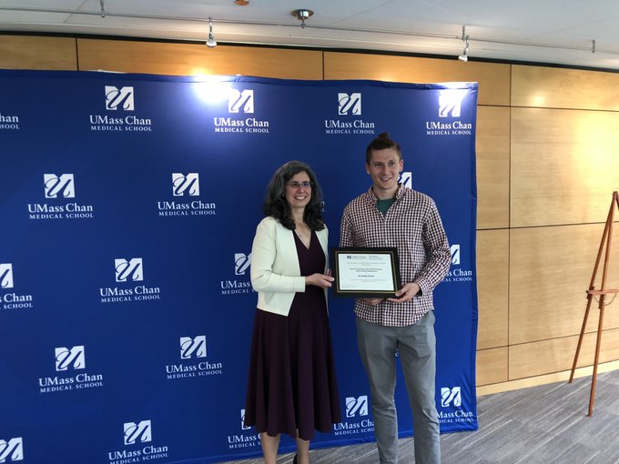 UMass Molecular Medicine (@progmolmed) on Twitter photo Congratulations to Shawn Egri of the Shen Lab on winning the Dean's Award for Outstanding Mid-Thesis Research! <a href="/EgriShawn/">Shawn Egri, PhD</a> <a href="/shenk0128/">Kuang Shen</a> <a href="/RogerJDavis1/">Roger J Davis</a> Congratulations to Shawn Egri of the Shen Lab on winning the Dean's Award for Outstanding Mid-Thesis Research! <a href="/EgriShawn/">Shawn Egri, PhD</a> <a href="/shenk0128/">Kuang Shen</a> <a href="/RogerJDavis1/">Roger J Davis</a>