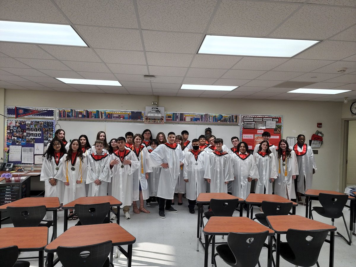MrsVStavrou's tweet photo. Ready to complete their #d123 careers! Congratulations to the #olhms Class of 2022! https://t.co/Lc2YxY7uA9