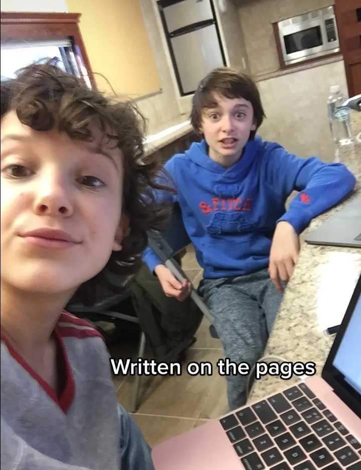 dailyfilaleb's tweet photo. 📸 • Noah Schnapp postou em seu TikTok fotos de gravações de várias temporadas de Stranger Things

O tamaninho 😭

[2/4] https://t.co/Yqz45Q9Fcl