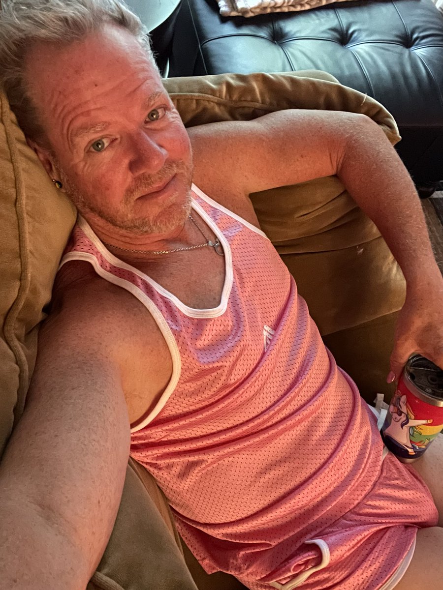McKraeGame's tweet photo. Thank goodness for Twitter!! If you wanna see my other Twitter it’s @RobMcKrae. Much more colorful. The second picture is what got me thrown in jail today. The third got me a week. They’re so ridiculous!! There’s bare ass pics all over Facebook!! https://t.co/6pRp0fVWPJ