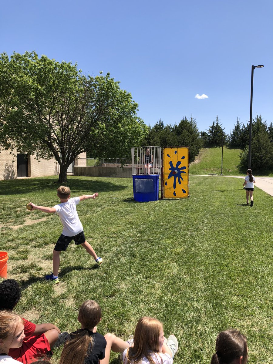 TinaDonnell's tweet photo. A little dunk tank fun! @TH_Principal @LewisCentralCSD https://t.co/mCIbsOCoTM