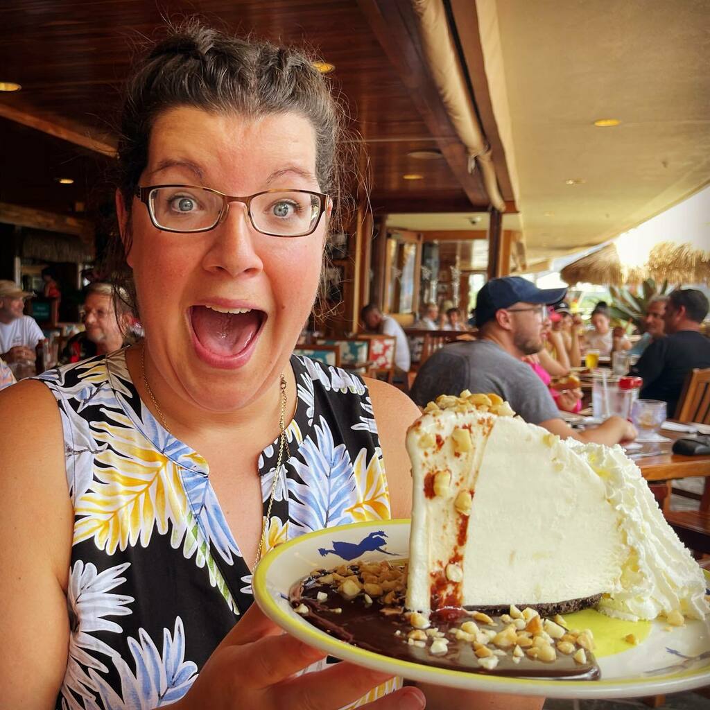 ParoDeeJay on Twitter "Holy hula, what have we done? This perfect