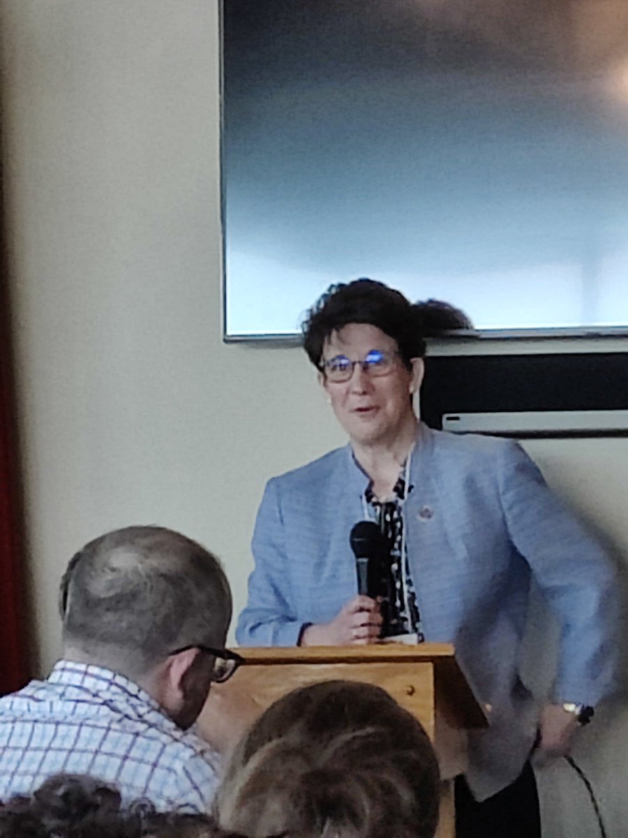 stephaniedelane's tweet photo. Advice to leaders from Dr. Kristine Young, President SUNY Orange - "Surround yourself with people you want to work for one day" #RisingStar2022 https://t.co/8HGDrDa9Xf