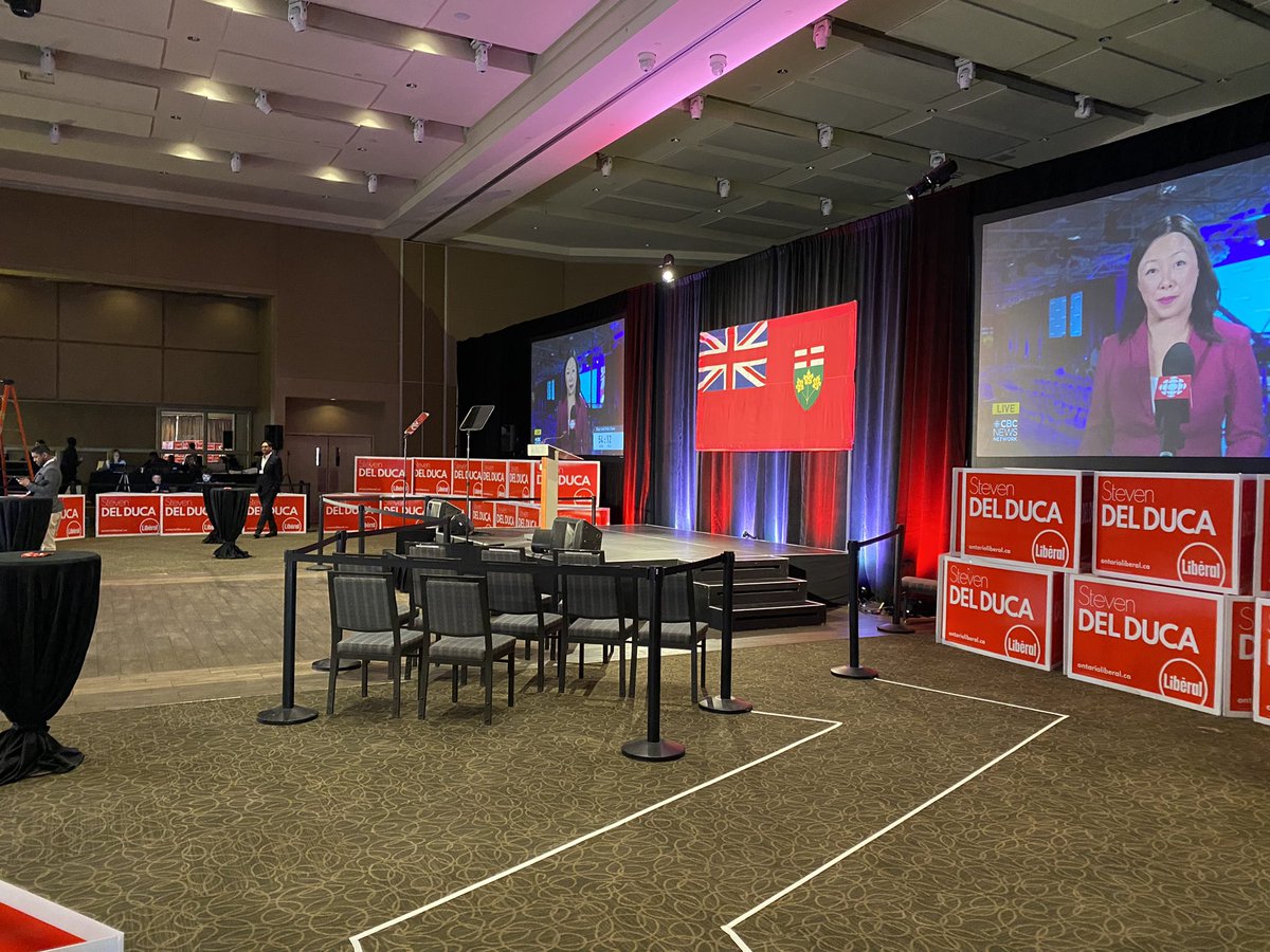 Aux quartiers généraux du parti <a href="/ontario_liberal/">OntarioLiberalParty</a> des organisateurs affirment que des délais dans le dévoilement de résultats pourraient survenir dans une vingtaine de circonscriptions