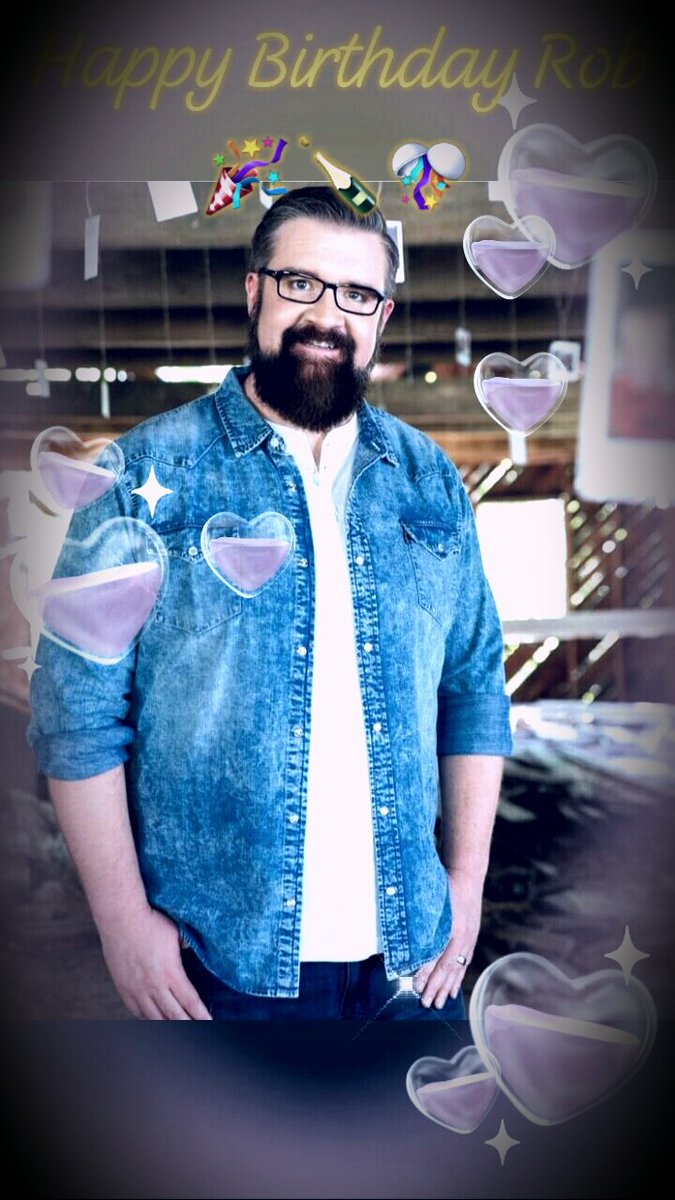 PooresKim's tweet photo. Happy Birthday Rob hope you had a great day 🎉🍾🎊 https://t.co/hNOiHzMe9i