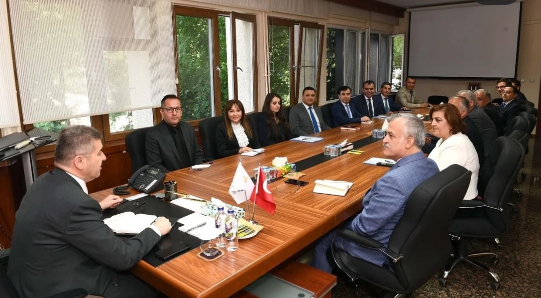 Uşak Valimiz Sayın Turan ERGÜN Valilik Birim Müdürleri ile tanışma toplantısı düzenledi.
<a href="/TC_UsakValiligi/">Uşak Valiliği</a> 
<a href="/UsakNufus/">Uşak İl Nüfus ve Vatandaşlık Müdürlüğü</a>
<a href="/IlceUsak/">Uşak Merkez İlçe Nüfus Müdürlüğü</a>