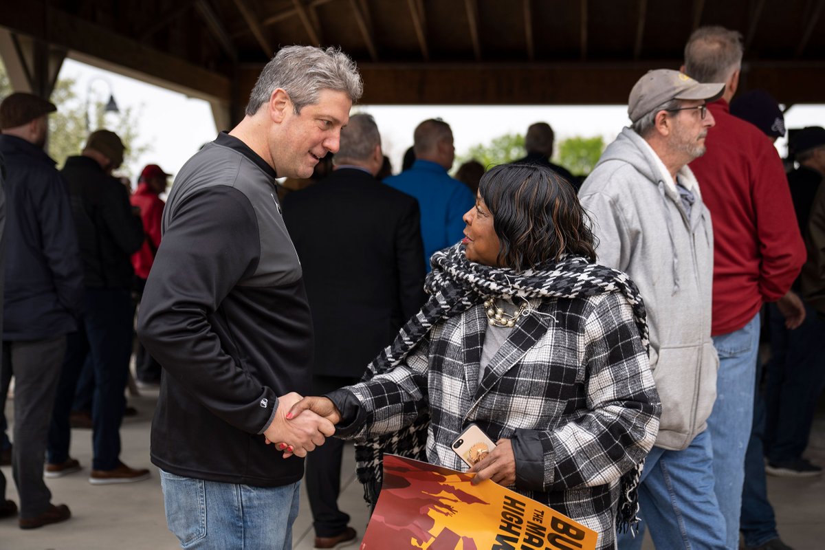 BlueAmericaPAC's tweet photo. OHIO: Ryan is winning the plurality of independent voters over Vance, 43% to 32%, as well as a large share of non-white voters, 60% to 15%!
Our strategy is to focus on these voters: register and get out the vote!
Chip in $10, $25, $50, $100 or more: https://t.co/Z3F4lTLVaa https://t.co/wpTTOLs1Cr