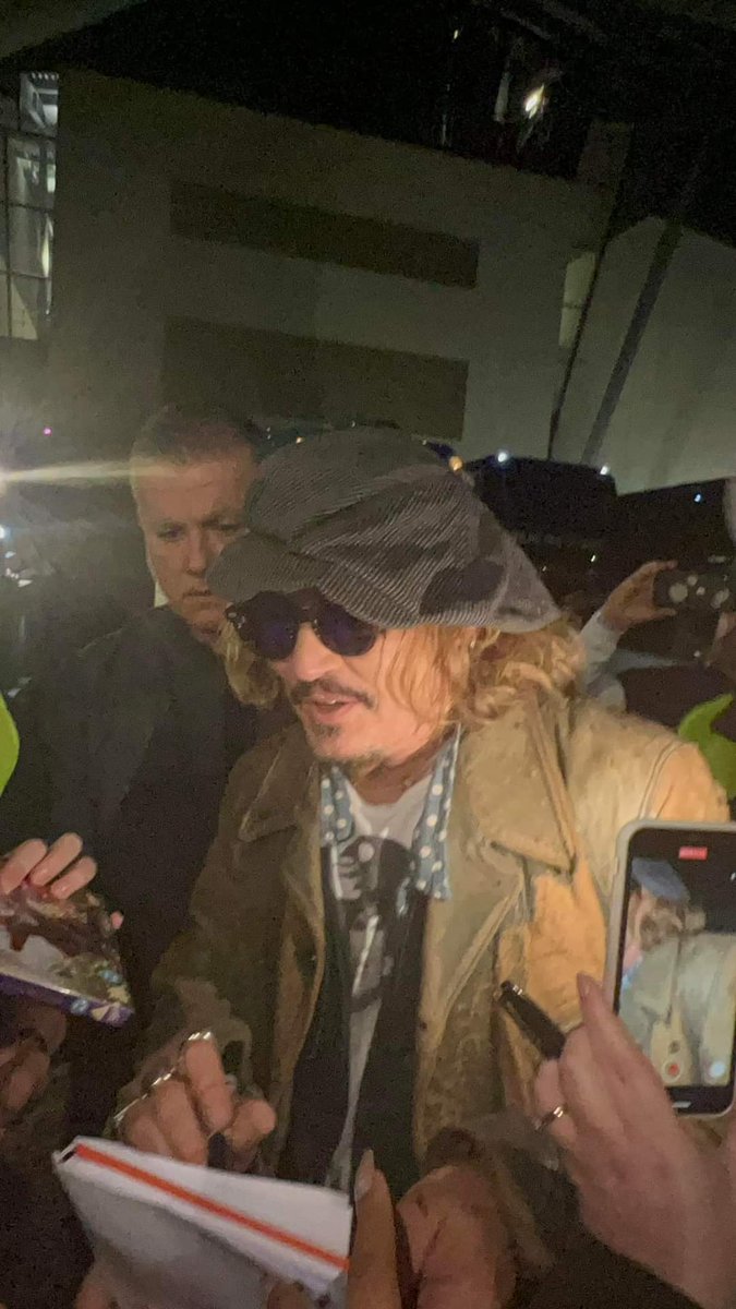 LoralieDee14's tweet photo. #JohnnyDepp finally got to meet him. To say I'm happy is an understatement. https://t.co/Ln4ePIQFFu