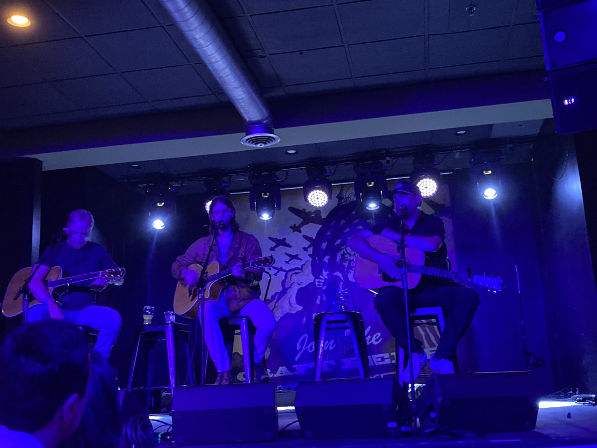alexander_teach's tweet photo. @the_USO experience VB…such a great show! https://t.co/G3DcyL7ggp