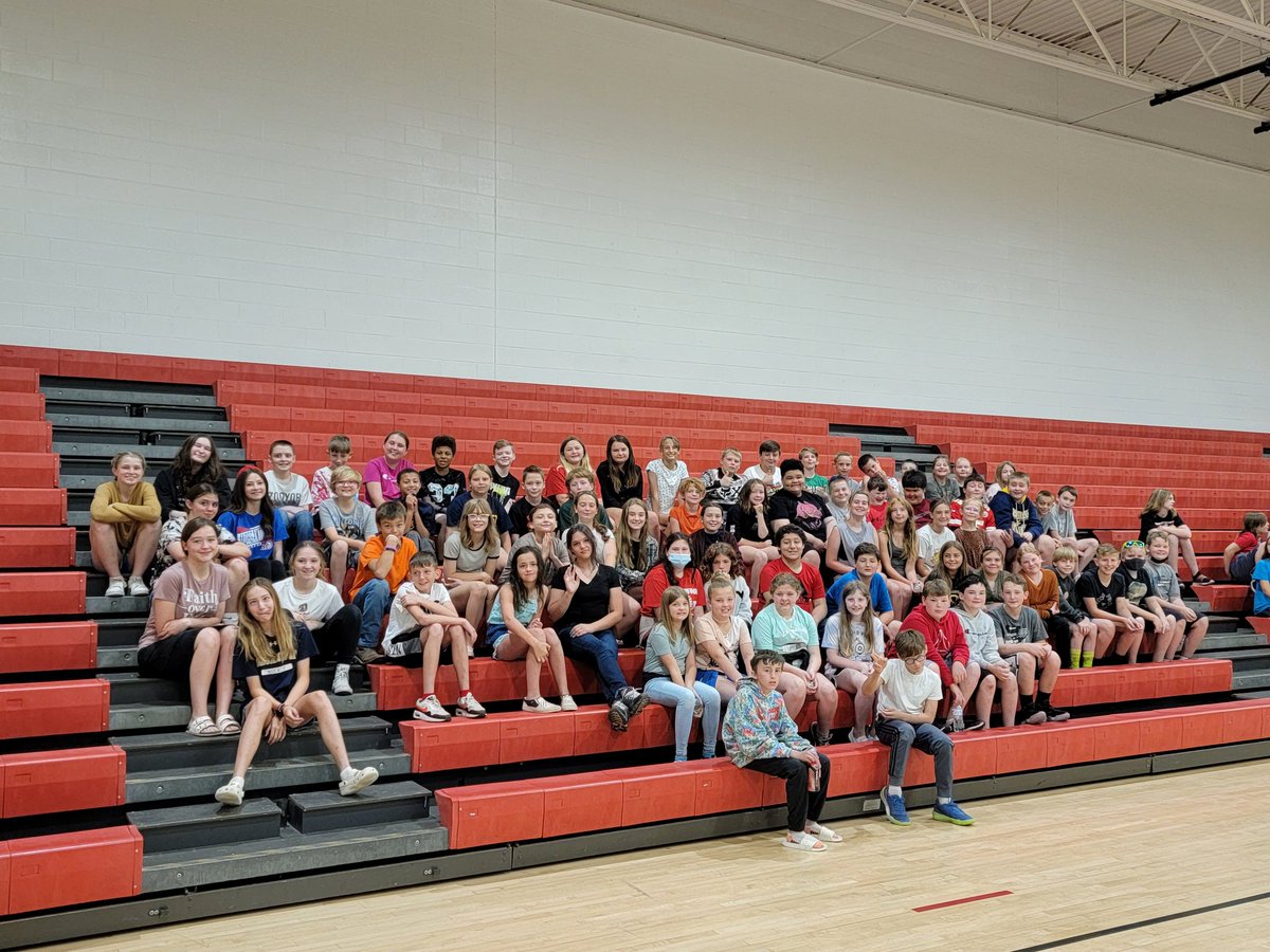 Westwood_Middle's tweet photo. Westwood welcomed our upcoming 6th graders from @MylanPatriots and @Skyview_Elem today!  They had a welcome from Principal Conrad and an introduction to our 6th grade teachers, tours with our student government, and their first lunch at our school!  #FutureExcellence https://t.co/B0CbbjNtyR