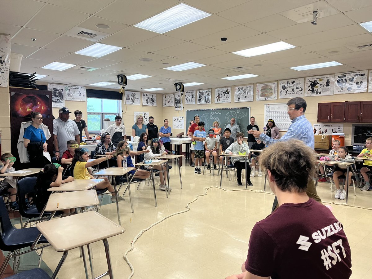 Tonight was our annual <a href="/CouncilRockSD/">Council Rock</a> STEAM NIGHT where we celebrated science, technology, engineering, art, and math! Families participated in hands on activities &amp; learning. Staff from every department brought their expertise &amp; enriched our students! #CRproud <a href="/DevlinRenee/">Renee Devlin</a>