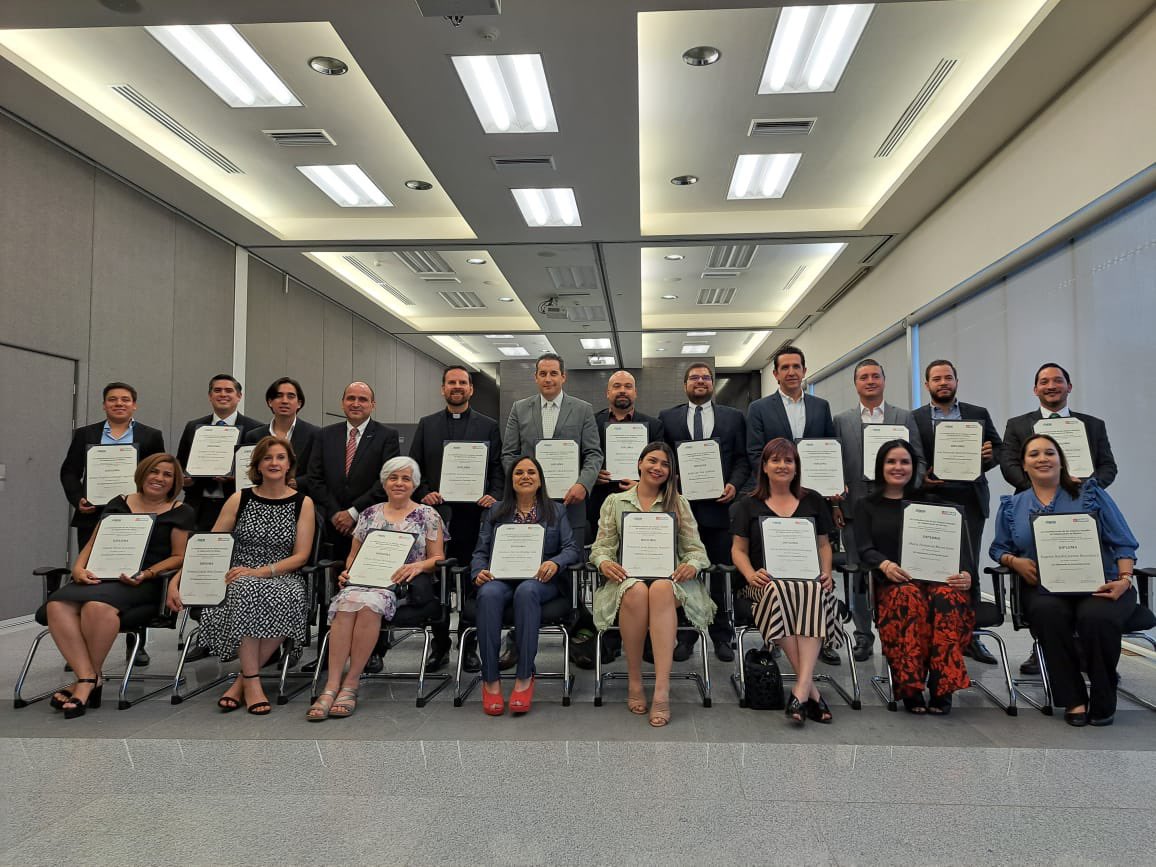 usemuniapacmx's tweet photo. ¡Muchas felicidades a nuestros empresarios graduados de la generación XIX del #DIplomadoEnFormaciónSocial de #USEMChihuahua!

¡En #USEM seguimos comprometidos con formar empresarios y líderes sociales interesados en vivir una #GestiónEmpresarialCentradaEnLaPersona!

#SomosUSEM https://t.co/XFE1q1vERc