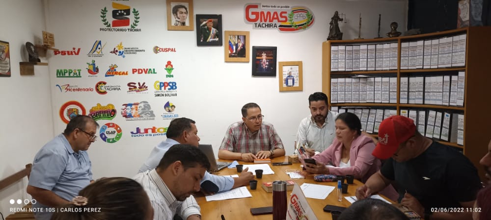 #02Junio Mesa de Trabajo con los Directores Estadales de los organismos que integran la Gran Misión AgroVenezuela, estableciendo los mecanismos para el trabajo articulado en pro los productores de nuestro estado 
<a href="/FreddyBernal/">Freddy Bernal</a> 
@tachira_gmas 
<a href="/UEMPPATachira/">UTMPPAPT Táchira</a>