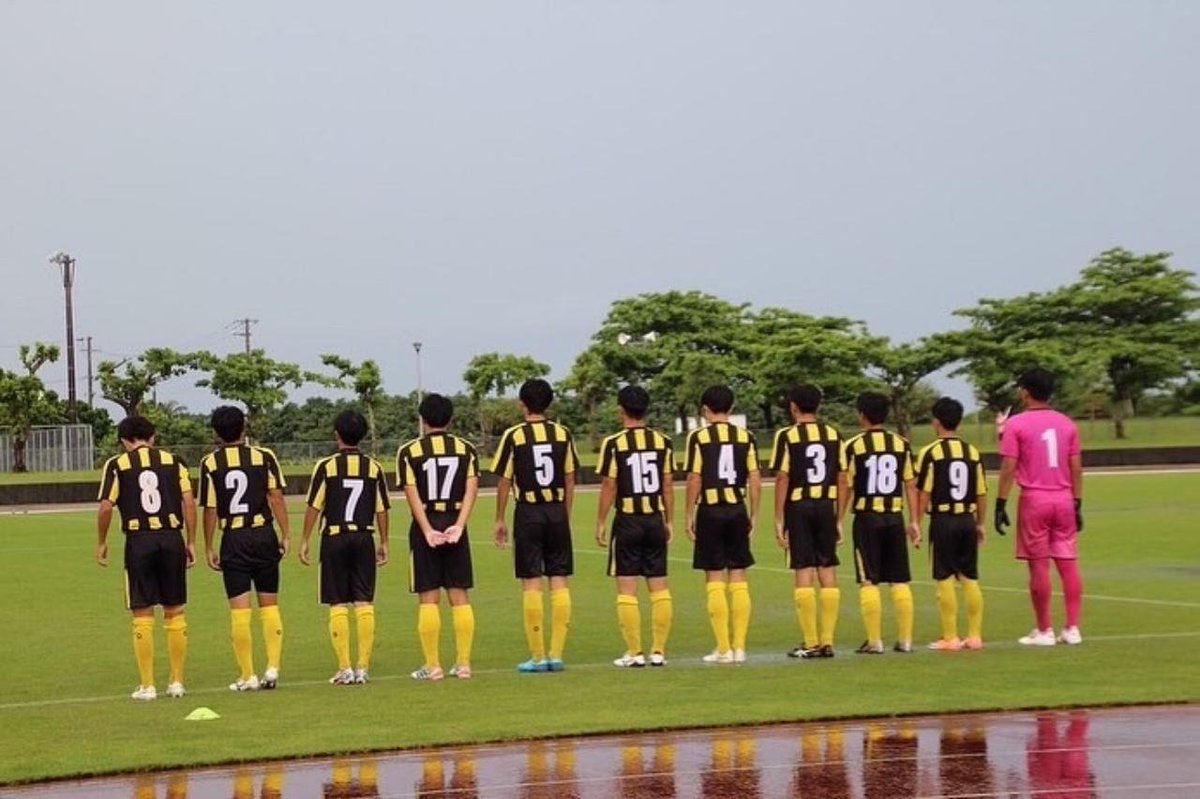 SFIDAs's tweet photo. 【高校総体2022沖縄県予選】

sfidaのユニフォームを纏う #名護高校 がベスト4進出！
本日決勝進出をかけて、準決勝vs那覇西高校戦に挑みます🔥

sfidaは名護高校の挑戦を全力で応援しています📣

#sfida #インターハイ #高校サッカー https://t.co/BwaJivzHSk