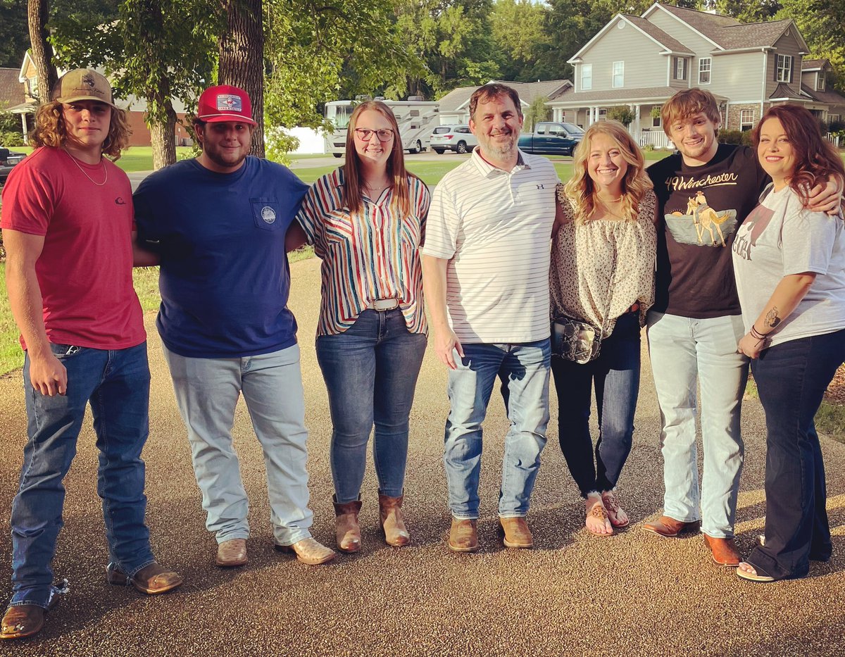 KimSmith713's tweet photo. @KoeWetzel we are ready for you! 😎🎶🥰 https://t.co/P8H9Fu2F8k