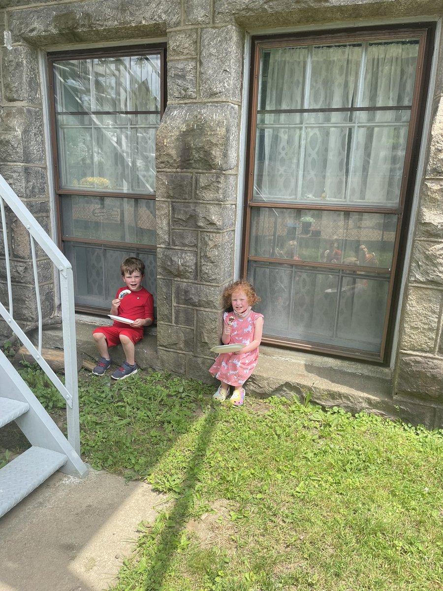 Today we made a cold treat to enjoy “Outside” for Oo day! These kids really know how to make me smile. #collsedu #kidsarethefuture #11daystogo