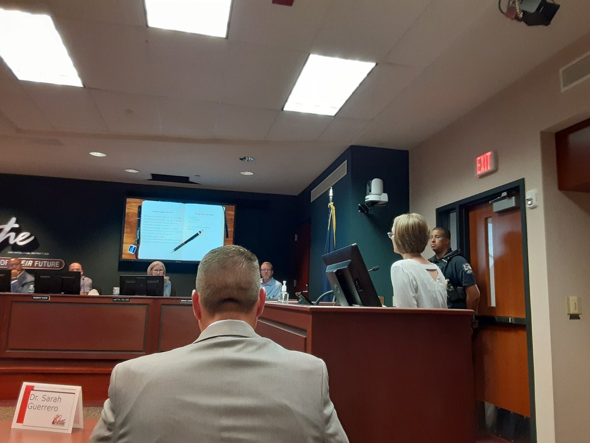 DrJillSmith's tweet photo. Olathe Learning Services presenting about Writing: Units of Study.  Students were asked what they loved about school this year. Many said they liked writer's workshop, even the day after going to Main Event - WOW!!  #opsmomentsthatmatter, @olatheschools, @DrGuerrero17 https://t.co/DWYo7gtDFW