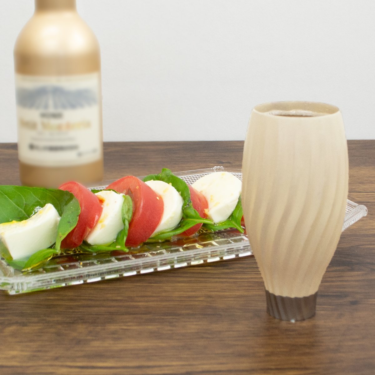 U_enArt_Inc's tweet photo. 自家製バジルのカプレーゼを作りました😋🍅
スパークリングワインを合わせていただきます🥂
I made Caprese with homemade basil!
We will serve it with sparkling wine!
【今回の漆器】nihof ivory-wave
#caprese #漆器 #sparklingwine #家飲み #nihof #日本酒 #urushi #japaneselacquer #uenart https://t.co/GqCXyEKHzB
