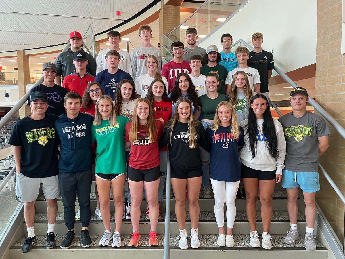 bpsdinfo's tweet photo. Earlier today, in a reception held at the high school, the Bethel Park athletic department held its 13th annual celebration for graduating student-athletes. Black Hawk athletes will soon be competing for teams all over the country. https://t.co/7z80KlRM5G