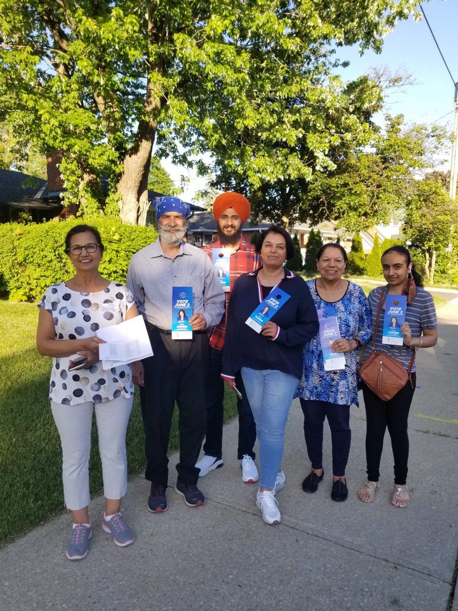 ninatangri's tweet photo. I have such great appreciation for all the dedicated volunteers on #TeamTangri.

They're getting it done right through the end.

#GetItDone #Mississauga #Streetsville https://t.co/YCPSuiF3vM