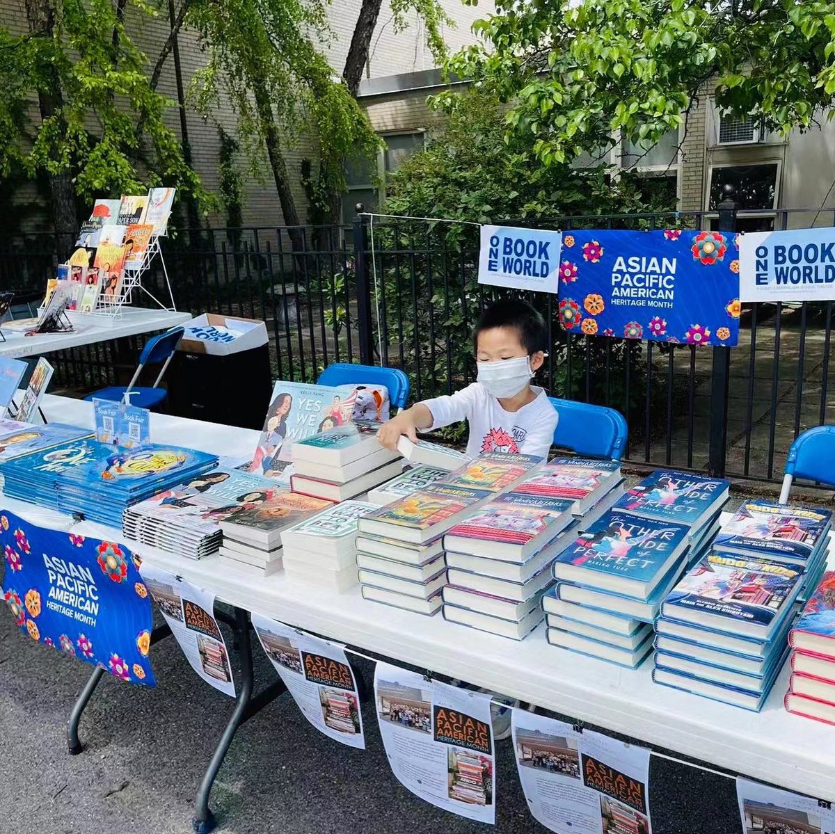 OneBookOneWorl2's tweet photo. Thank you LaSalle Language Academy @LLAprincipal for the brilliant book fair! We sold 83 books &amp; raised more funds for next year’s #AAPI bookdrive! 
Amazing to see kids recognizing our donated books &amp; recommending their favorite to friends.
📢Special shout-out to all volunteers！ https://t.co/PJhN8dV7B0