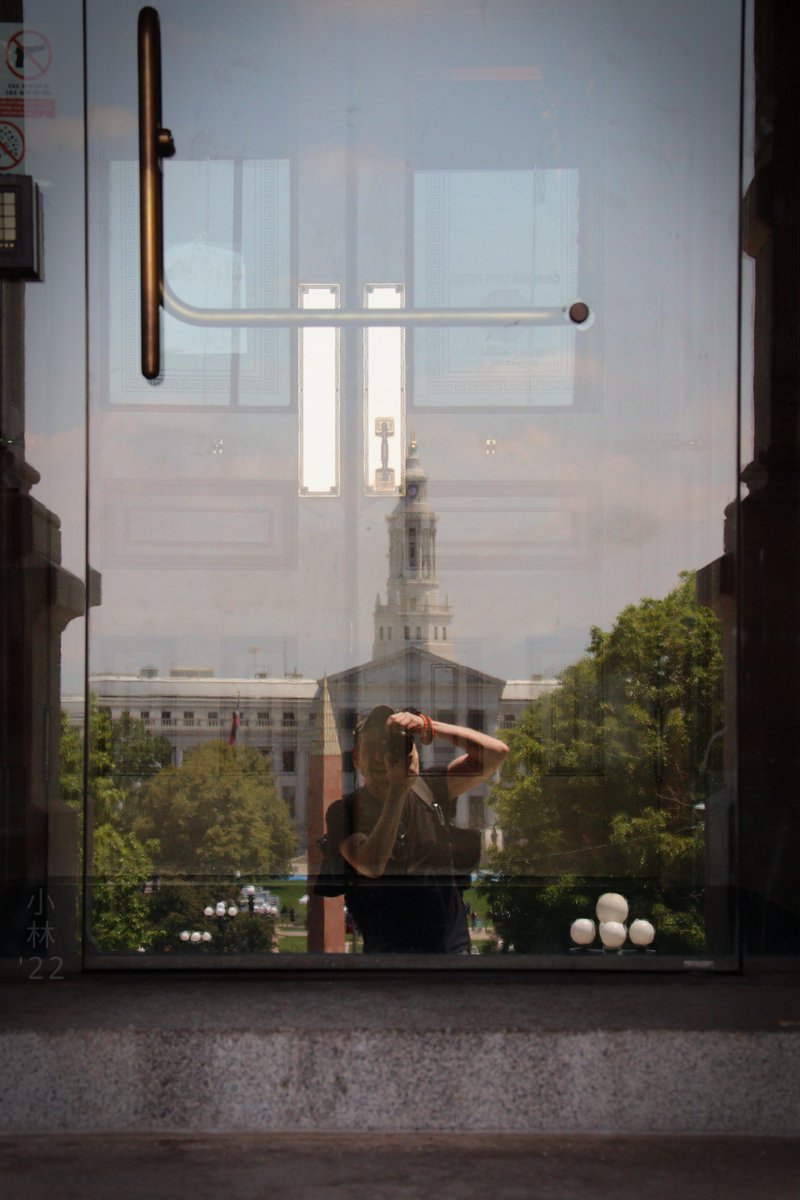 I don't do many selfies, but when I do....it never looks any interesting. So, Here's a mile-high selfie from the steps of  the Colorado State Capitol. 

#SelfieTime #DenverCo #Colorado #PictureOfTheDay #Canonusa #photography #小林 #reflection_shotz