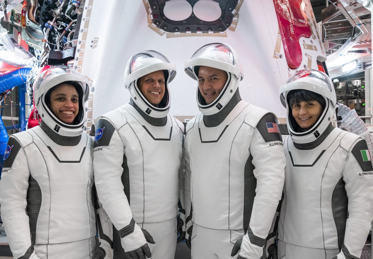 MelCorrea_HOU's tweet image. "My dad has always been one of the biggest supporters of my art," says Alexandra Lindgren of dad @astro_kjell.
The @TAMU student designed the patch for @NASA @SpaceX #Crew4, which is on the @Space_Station.
More on the ultimate dad/daughter moment tonight on #khou11 at 10.
