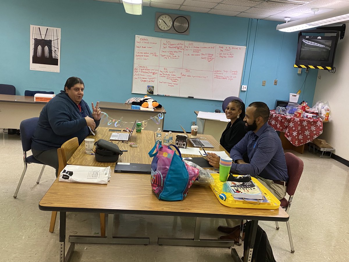 DareToLeadETO's tweet photo. High School Science in the house!!! #ISA2022 #room209 ⁦@trydiggs⁩ ⁦@lisagarcia_lisa⁩ ⁦@docdn83⁩ ⁦@MarcheleTucker⁩ https://t.co/USmfXam6mb