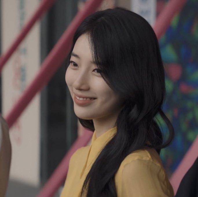 suzyspics's tweet photo. she is SO gorgeous https://t.co/4irDoJ51au