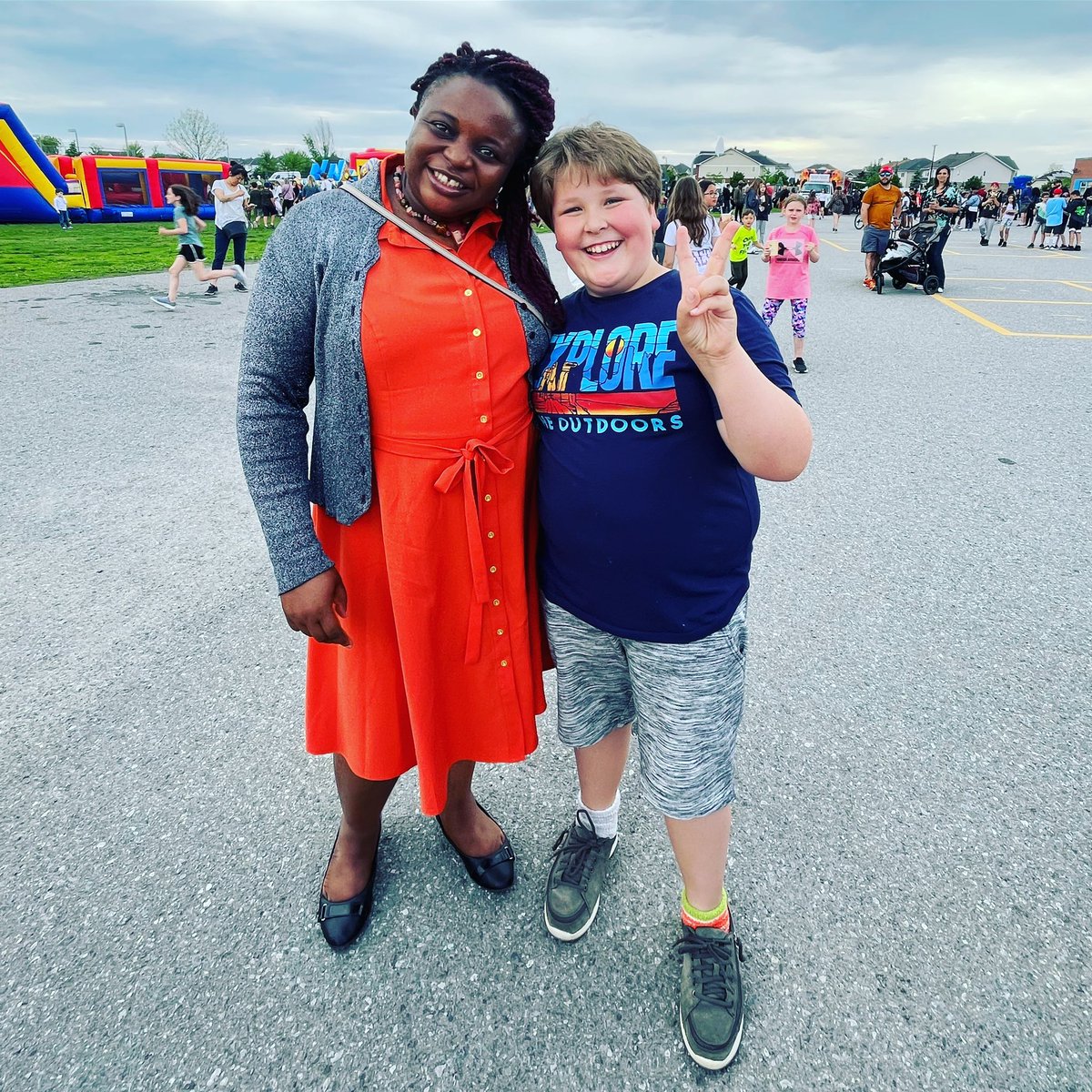 outofhertree's tweet photo. How awesome to finally be able to gather for our school BBQ again! Thanks to all who came and celebrated with us! @StDominicOCSB @jennymbamulu6 @OttCatholicSB #becommunity #ledonutstop #mrsundaeottawa #grillmasters #runamuk #gamestogo #magicofdiego #schoolofrock https://t.co/f9UGzFzE0u