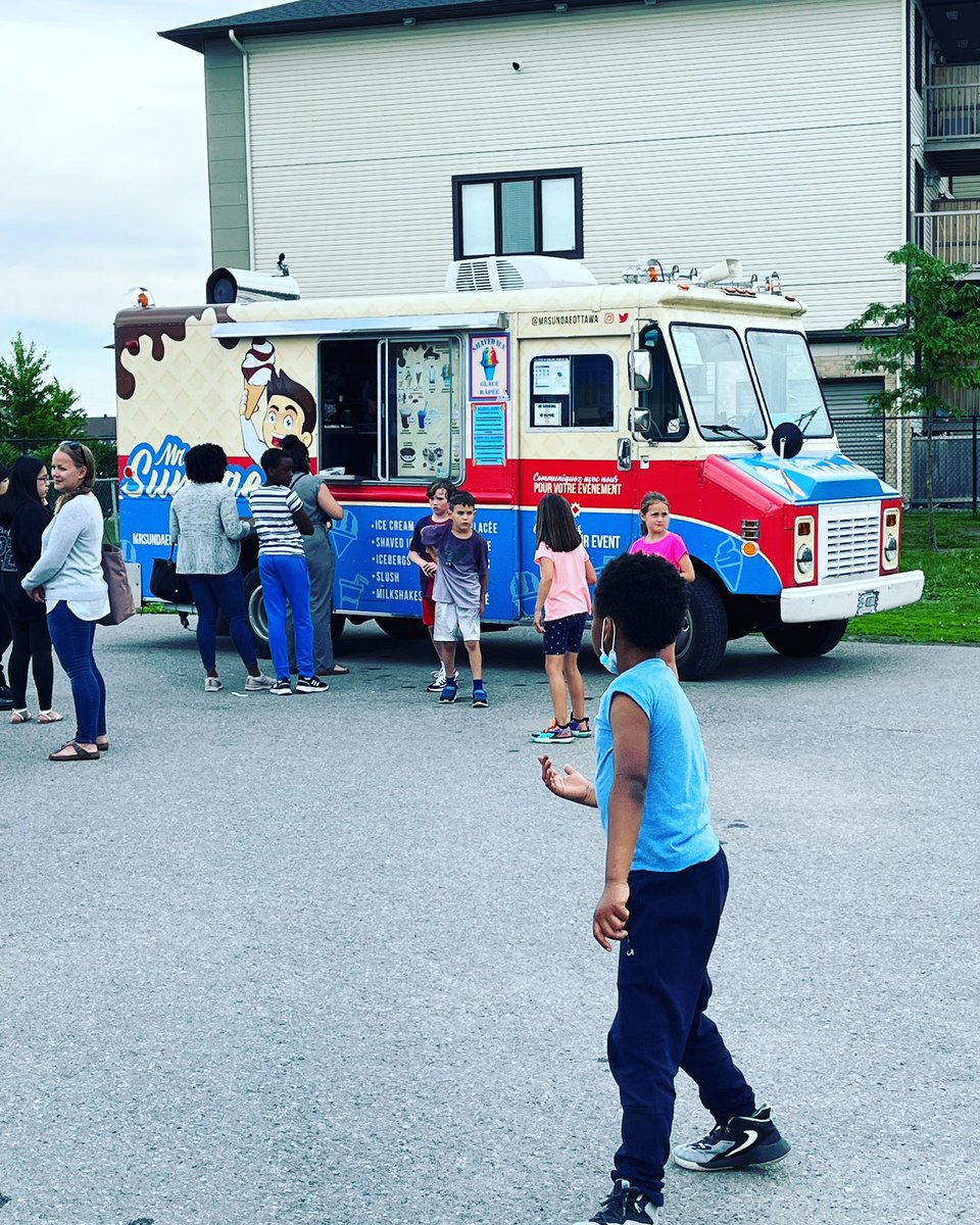 outofhertree's tweet photo. How awesome to finally be able to gather for our school BBQ again! Thanks to all who came and celebrated with us! @StDominicOCSB @jennymbamulu6 @OttCatholicSB #becommunity #ledonutstop #mrsundaeottawa #grillmasters #runamuk #gamestogo #magicofdiego #schoolofrock https://t.co/f9UGzFzE0u