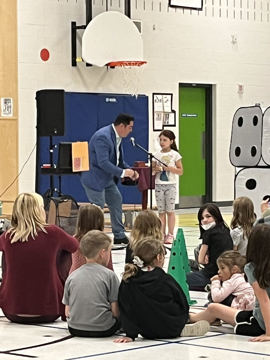 outofhertree's tweet photo. How awesome to finally be able to gather for our school BBQ again! Thanks to all who came and celebrated with us! @StDominicOCSB @jennymbamulu6 @OttCatholicSB #becommunity #ledonutstop #mrsundaeottawa #grillmasters #runamuk #gamestogo #magicofdiego #schoolofrock https://t.co/f9UGzFzE0u