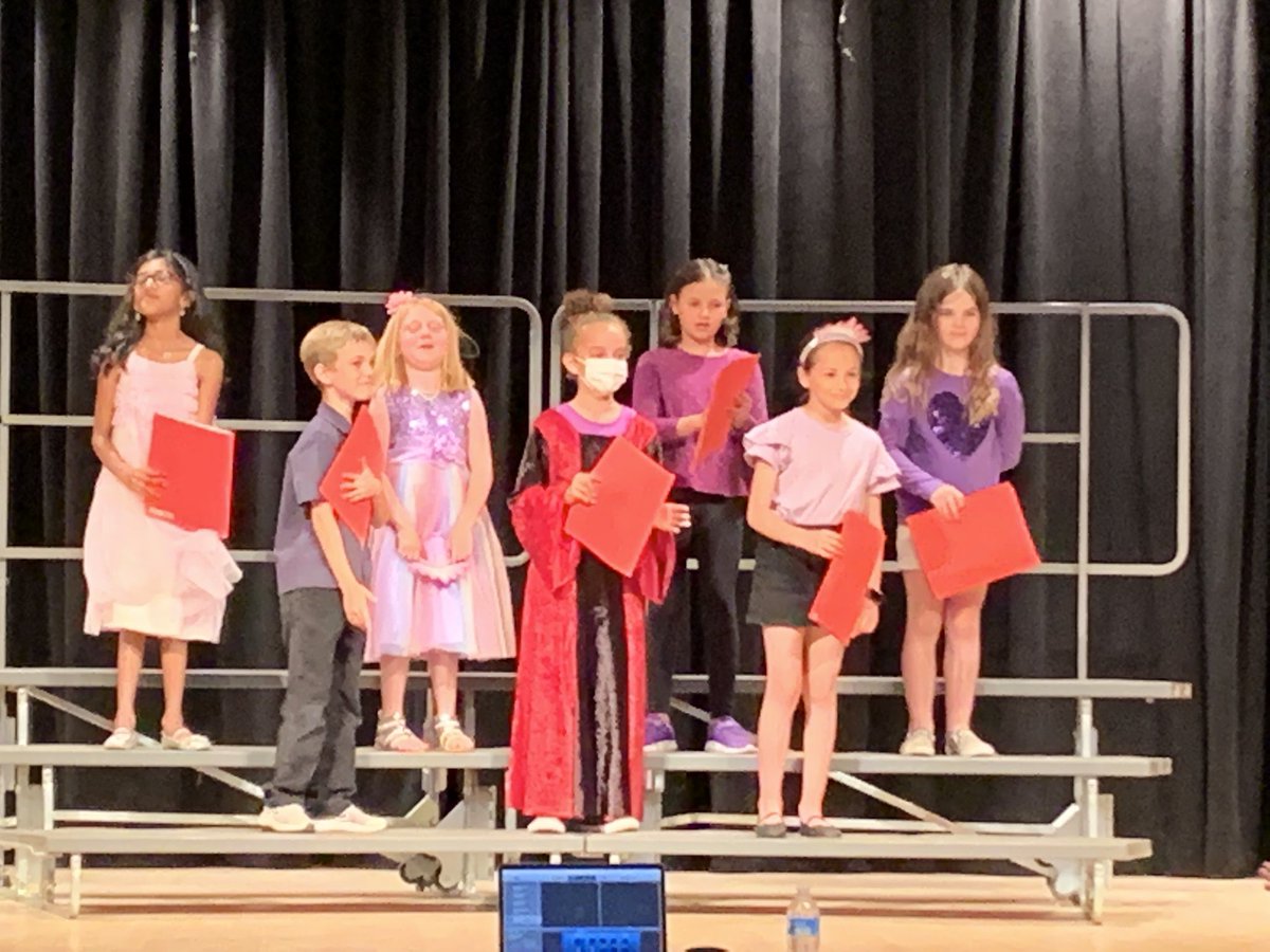 CarriePenix's tweet photo. Beautiful voices tonight from our small though Mighty Sycamore Canyon Elementary Chorus!  What a fun performance by our Coyotes!
@Sycamore_Canyon @MoncourtoisAP https://t.co/2x1FQIoY7u
