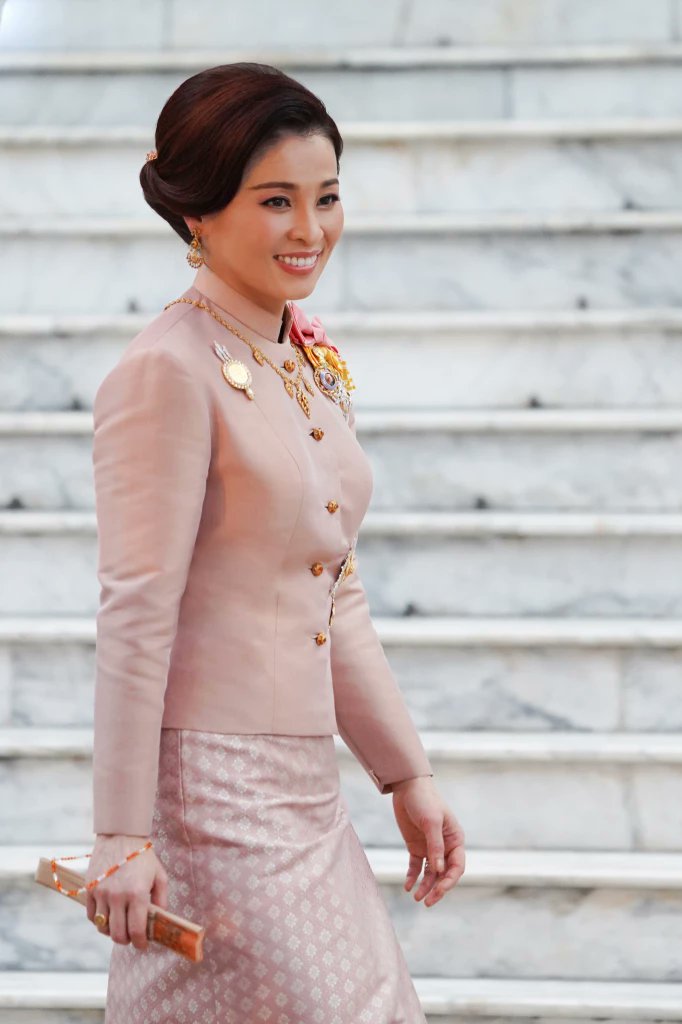 medee_89's tweet photo. 3 มิ.ย.65 วันคล้ายวันเฉลิมพระชนมพรรษา สมเด็จพระนางเจ้าสุทิดา พัชรสุธาพิมลลักษณ พระบรมราชินี ขอพระองค์ทรงพระเจริญ 💜🙏 #พระราชินีสุทิดาทรงพระเจริญ
#พระราชินีสุทิดา #สมเด็จพระนางเจ้าสุทิดา https://t.co/jJOI99S2oq