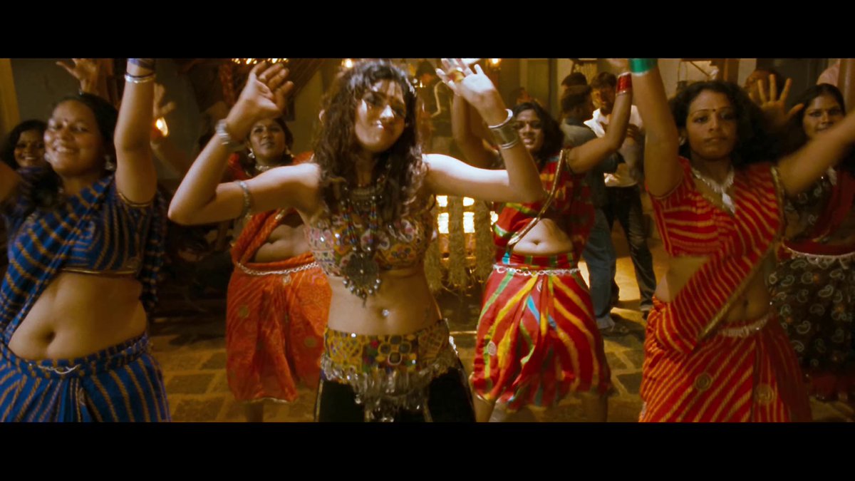 UltraXexyz's tweet photo. Kalakalappu (2012) "Ivalunga Imsai" song sequence https://t.co/kV6XLiXuKh