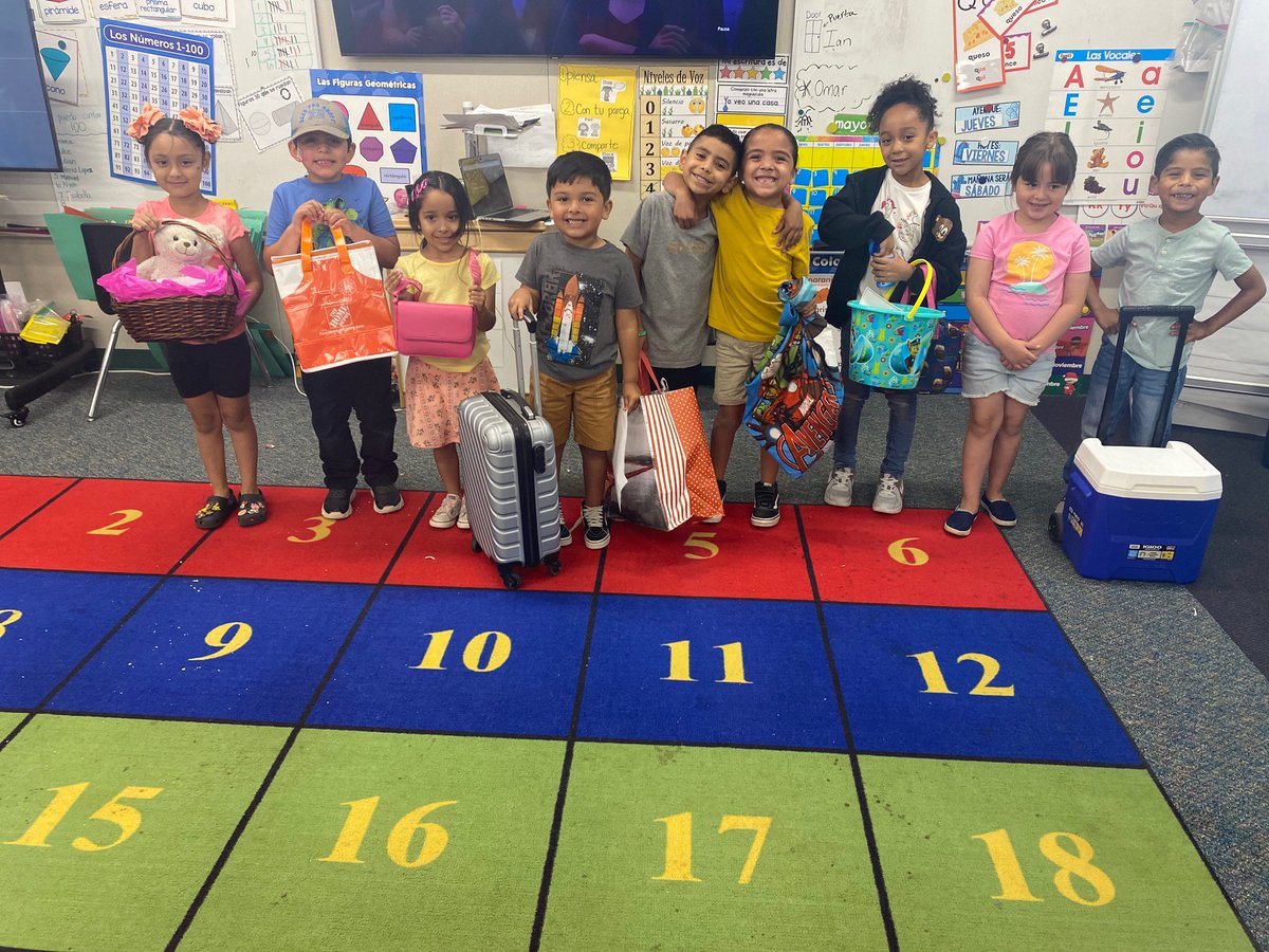 Mariade34991734's tweet photo. Anything but a backpack day 🐻🐻
#scamathew https://t.co/zz7jFmkQ78