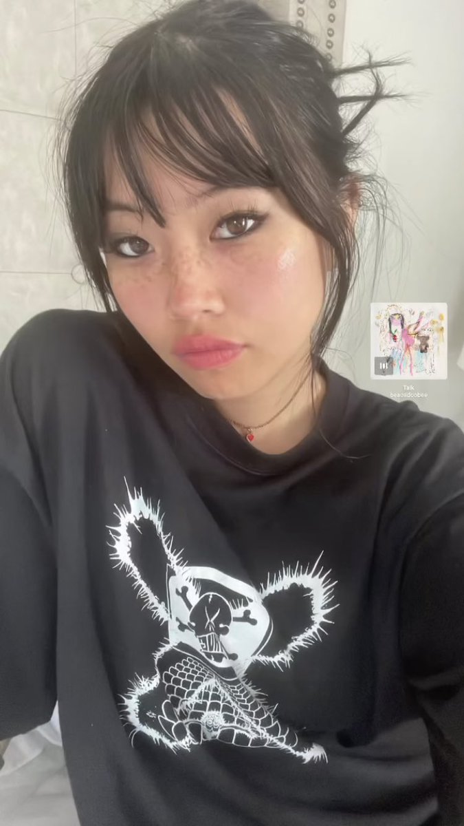 beab1flower's tweet photo. she looks like a dream. https://t.co/TFRmjTqpmq