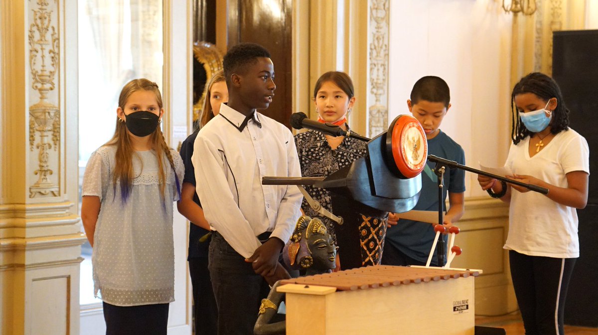 IndonesiainDC's tweet photo. Today (6/2) @indonesiaindc was very delighted to receive our @EmbassyAdoption students from @EatonSchool who delivered their #CapstonePresentation, incl a marvelous #angklung performance of #BurungKakaktua.
#indonesiainus #inidiplomasi #embassyadoptionprogram #publicdiplomacy https://t.co/B59BNZgEdX
