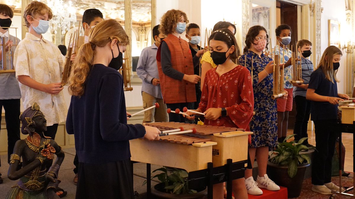 IndonesiainDC's tweet photo. Today (6/2) @indonesiaindc was very delighted to receive our @EmbassyAdoption students from @EatonSchool who delivered their #CapstonePresentation, incl a marvelous #angklung performance of #BurungKakaktua.
#indonesiainus #inidiplomasi #embassyadoptionprogram #publicdiplomacy https://t.co/B59BNZgEdX