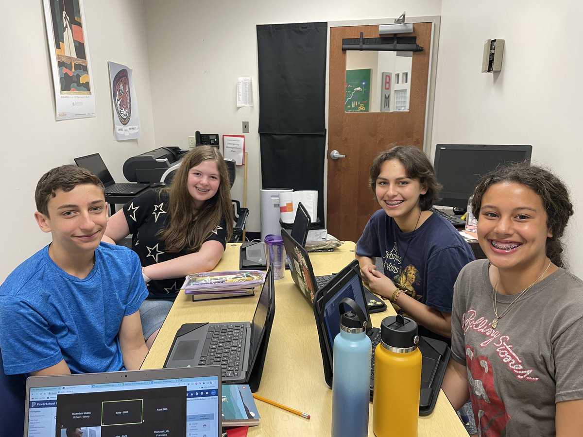 Renee DeLora tweet media