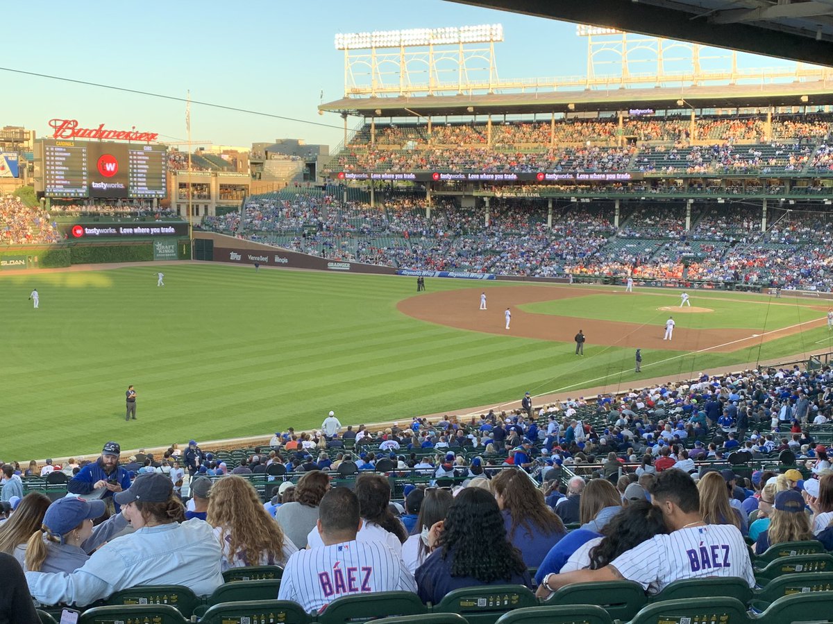 lbeiii's tweet photo. In from out of town to watch a Cubs game tonight. The TW sign made me feel at home. @tastytrade @tastyworks https://t.co/UFxQAYVJdL