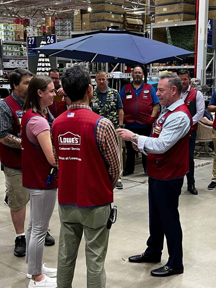 Today was a great day at #1870! Had an amazing walk and got to celebrate some amazing red vests! What a phenomenal way to end the week! @meronH1290 <a href="/ShuellWilliam/">William Shuell</a> <a href="/BenitoKomadina/">Benito.Komadina@Lowes</a> <a href="/BellAnyae/">Anyae Bell</a> @GotoLowes @MYoungsonLowes @Rajan1870 <a href="/EstebanLJuan/">Juan Esteban</a>