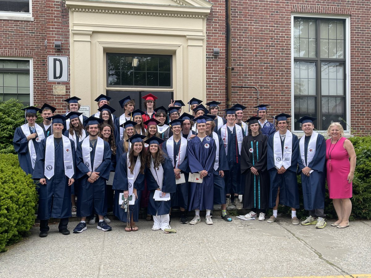 Cold_SpringElem's tweet image. Cold Spring welcomed it’s graduating seniors back for a  visit today! Congratulations! We are so proud of you!