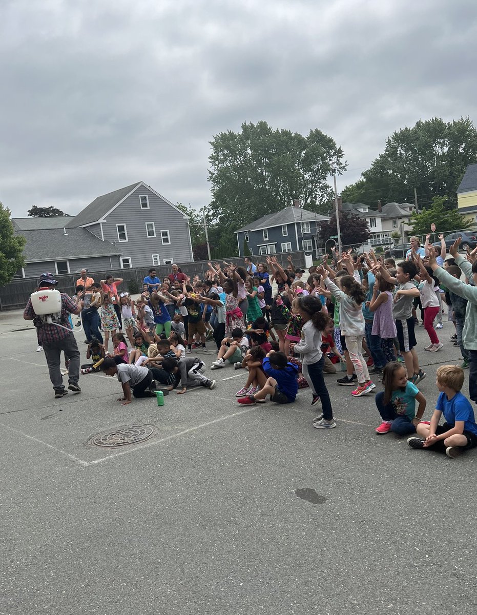 garmstrong331's tweet photo. Rhodes students & staff enjoyed performances from the Toe Jam Puppet Band today! A fun interactive show with laughter, singing & dancing- and even some water works ๐- the perfect addition to Reading Week! โญ๏ธ #RhodesUnited #ToeJamPuppetBand #ThankYouPTA https://t.co/fIBbGyY08k