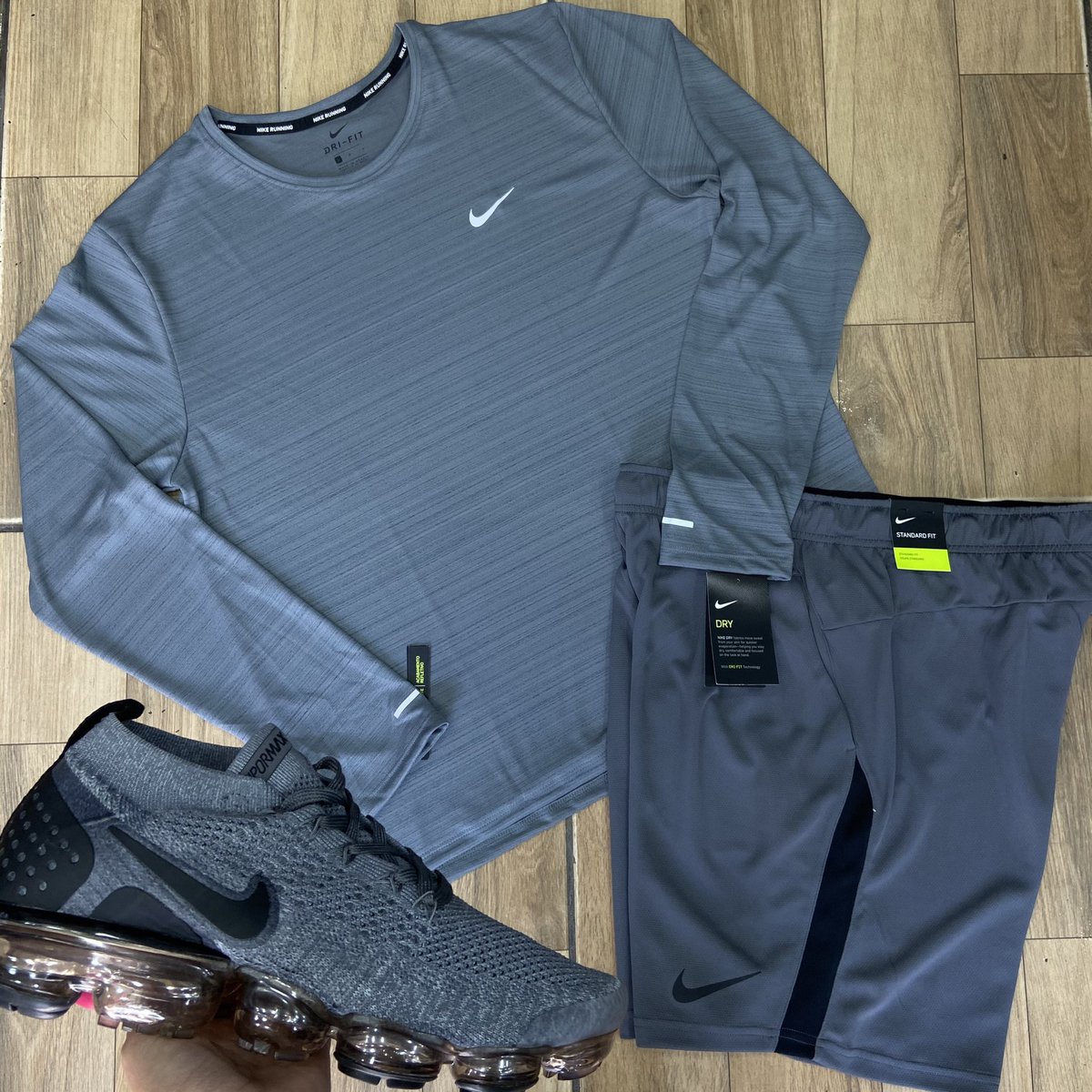 virgulados's tweet photo. Devido ao horário +18 da Nike 😻🤤 https://t.co/9RsBfp8jpw