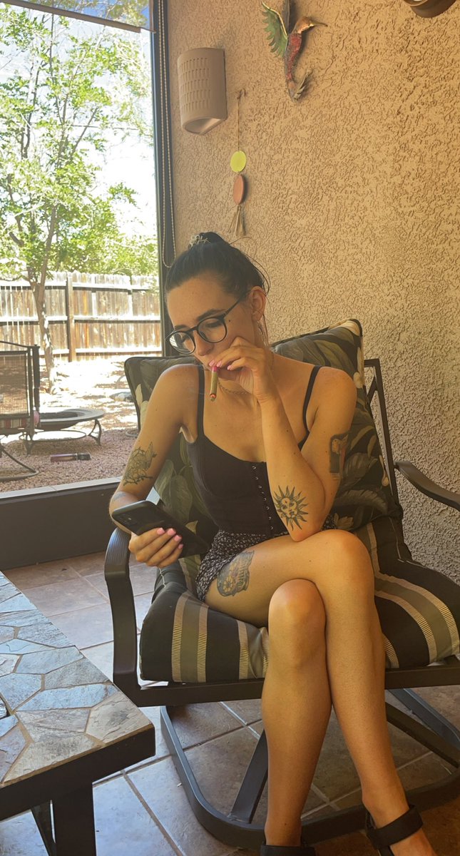 AngShaylee's tweet photo. Busy doing hot gorl things https://t.co/y7ngZ44v3c