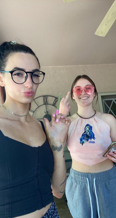 AngShaylee's tweet photo. Busy doing hot gorl things https://t.co/y7ngZ44v3c