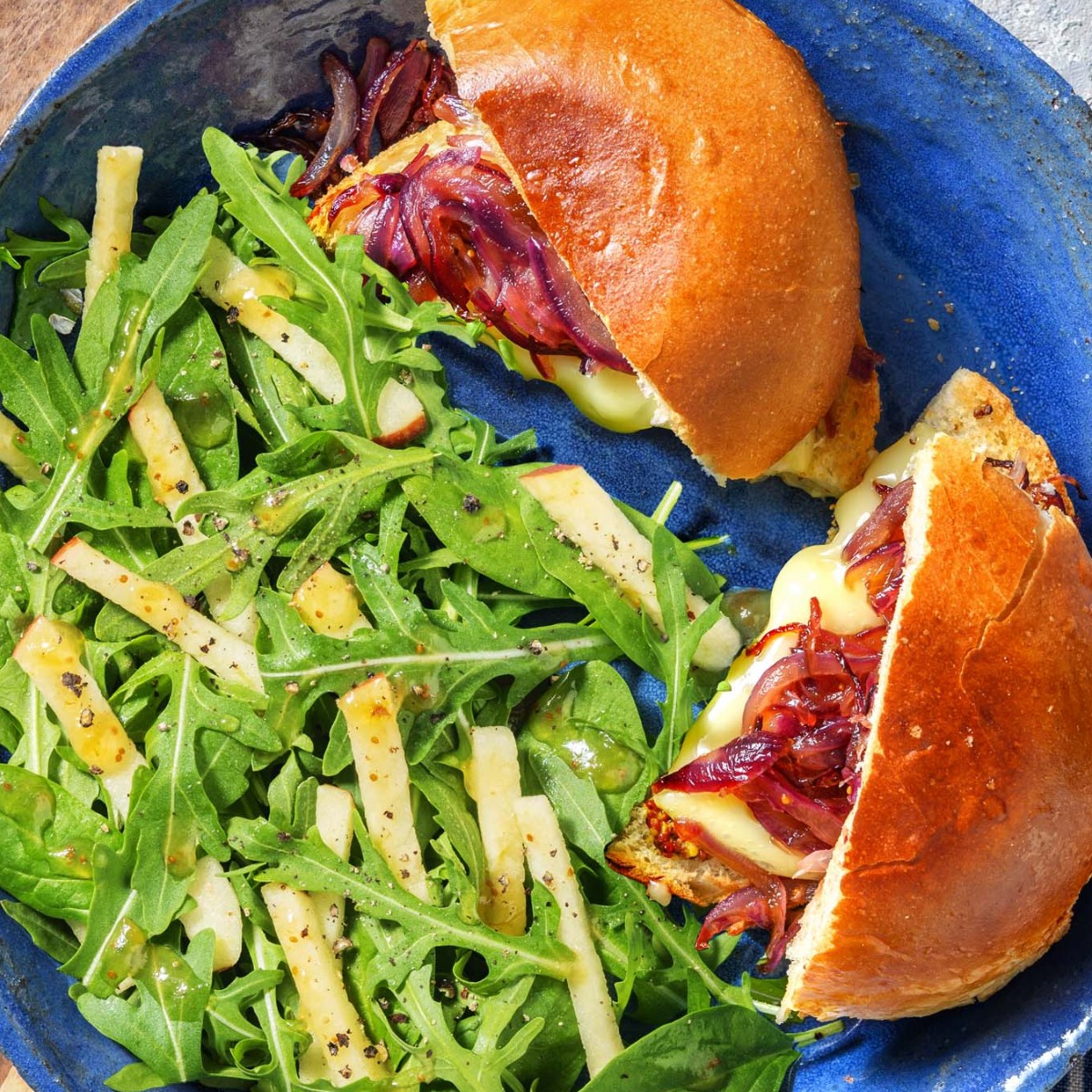 This meal is brie-liant 🤣 Get the recipe for our Brie and Caramelized Onion Sandwiches here 👉hfrsh.me/3C #HelloFresh #FoodPun #Funny