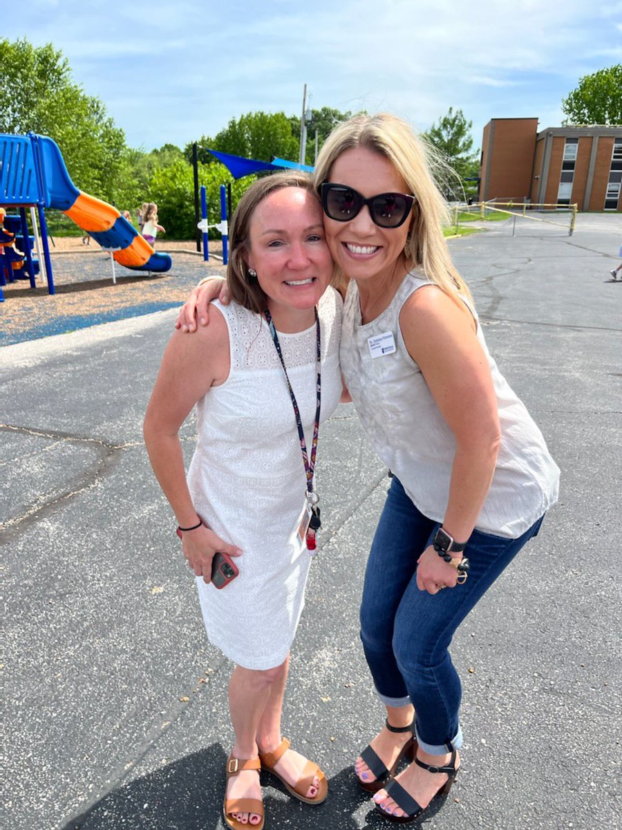 gmlovetolearn's tweet photo. My last day at @HPCubs was filled with heartfelt words & lots of hugs!
#Thread #morepicsbelow
#LastDayofSchool #lovethesepeople ππ https://t.co/W5shJQTgvr